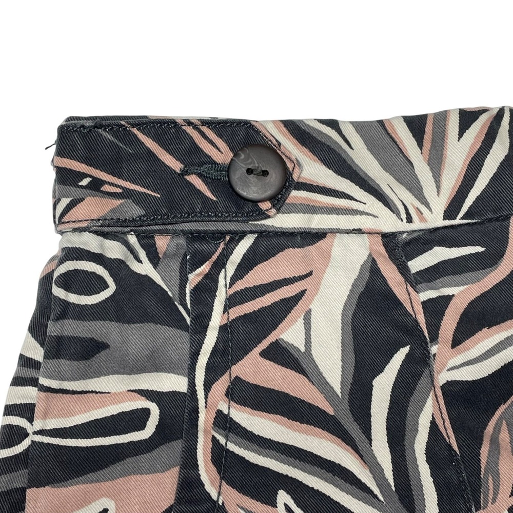 Nicole Miller Size 4 (Small) Women's Shorts Black & Blush Tropical Leaf Print - Picture 8 of 12